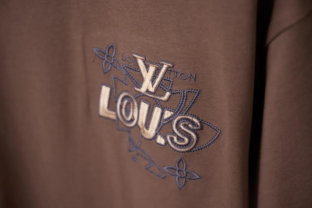 🅿️180 1V 25SS early spring new style short sleeves with embroidered letters, light luxury, a must-have item for daily commuting for men and women, correct version, welcome to compare, detailed features · 320g 100% pure cotton double yarn jersey fabric · Custom dyed in the same cylinder, special thickening 32 pieces, double-strand 1X1 thread · Imported Tajima machine embroidery with various techniques to embroider the letter logo · Double needle stitching across the seam process · Original main mark, washed tag, brand moisture-proof paper packaging Color: black/white/brown Size: S/M/L/XL